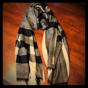 Burberry beat Check Cashmere Scarf